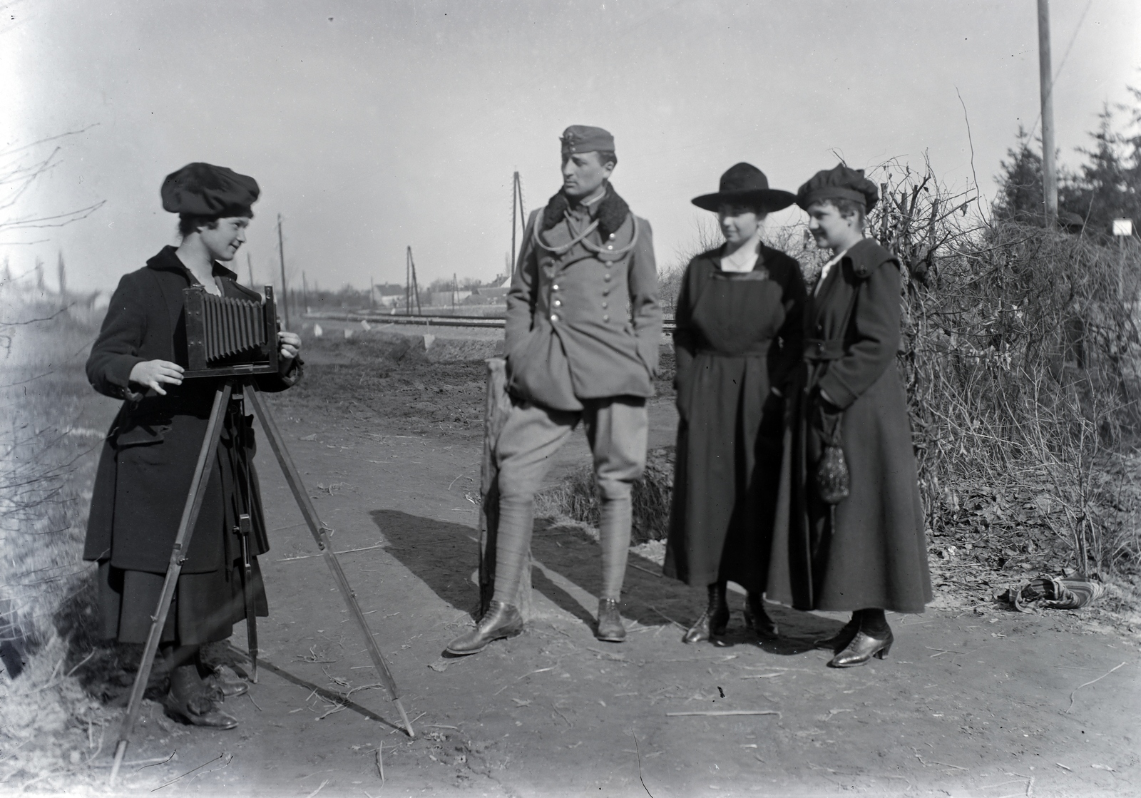 1918, Göcseji Múzeum / Morandini-Schlemmer hagyaték, camera, photography, tripod, Hungarian soldier, hands in pockets, Fortepan #172310