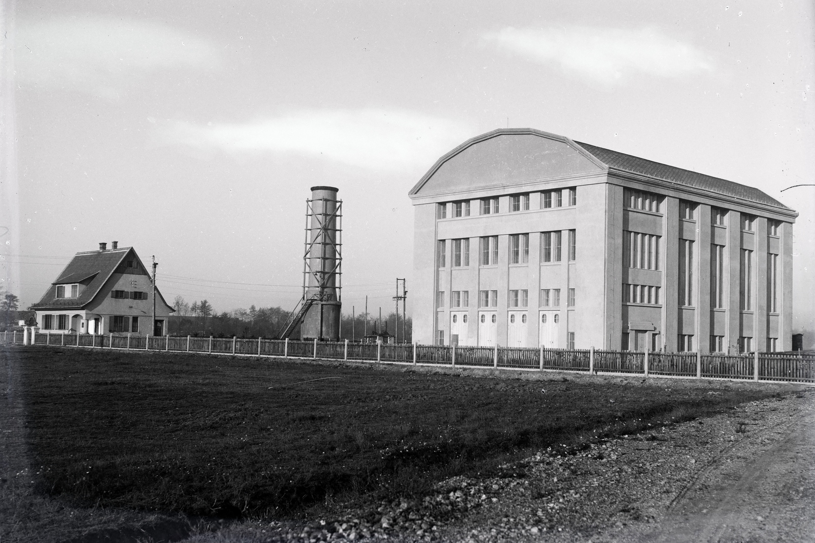 Magyarország, Szombathely, Liliom utca, ÉDÁSZ központ., 1928, Göcseji Múzeum / Morandini-Schlemmer hagyaték, modern építészet, kerítés, torony, létra, Fortepan #172498