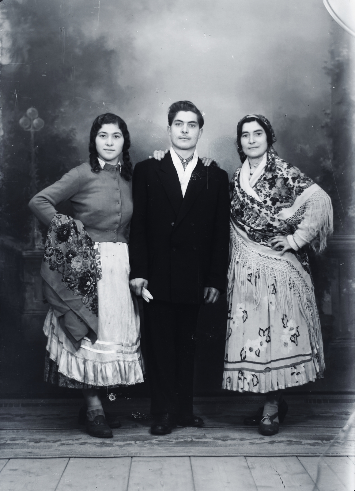 1955, Göcseji Múzeum / Morandini-Schlemmer hagyaték, folk costume, studio, Fortepan #172733