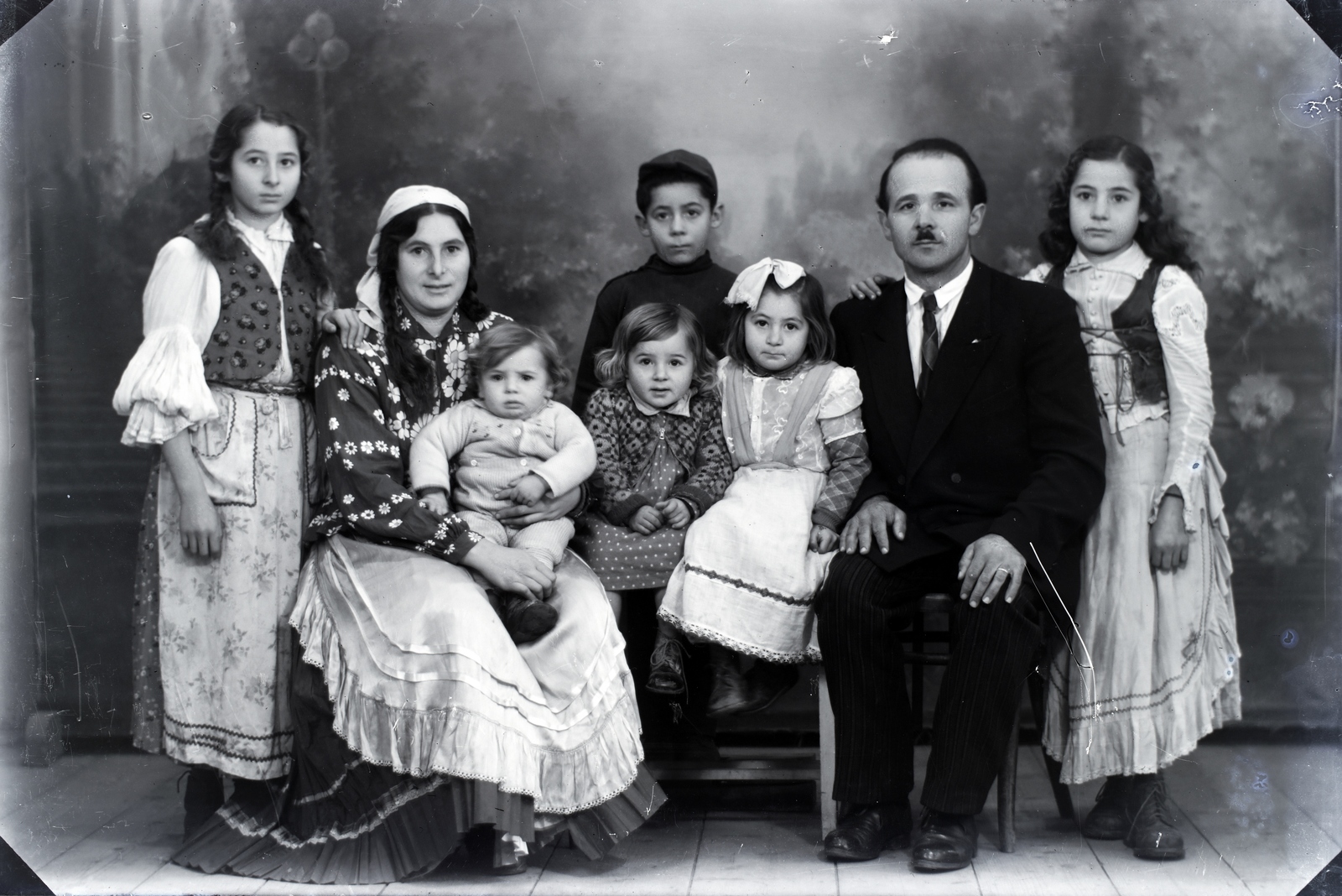 1955, Göcseji Múzeum / Morandini-Schlemmer hagyaték, folk costume, studio, family, Fortepan #172749