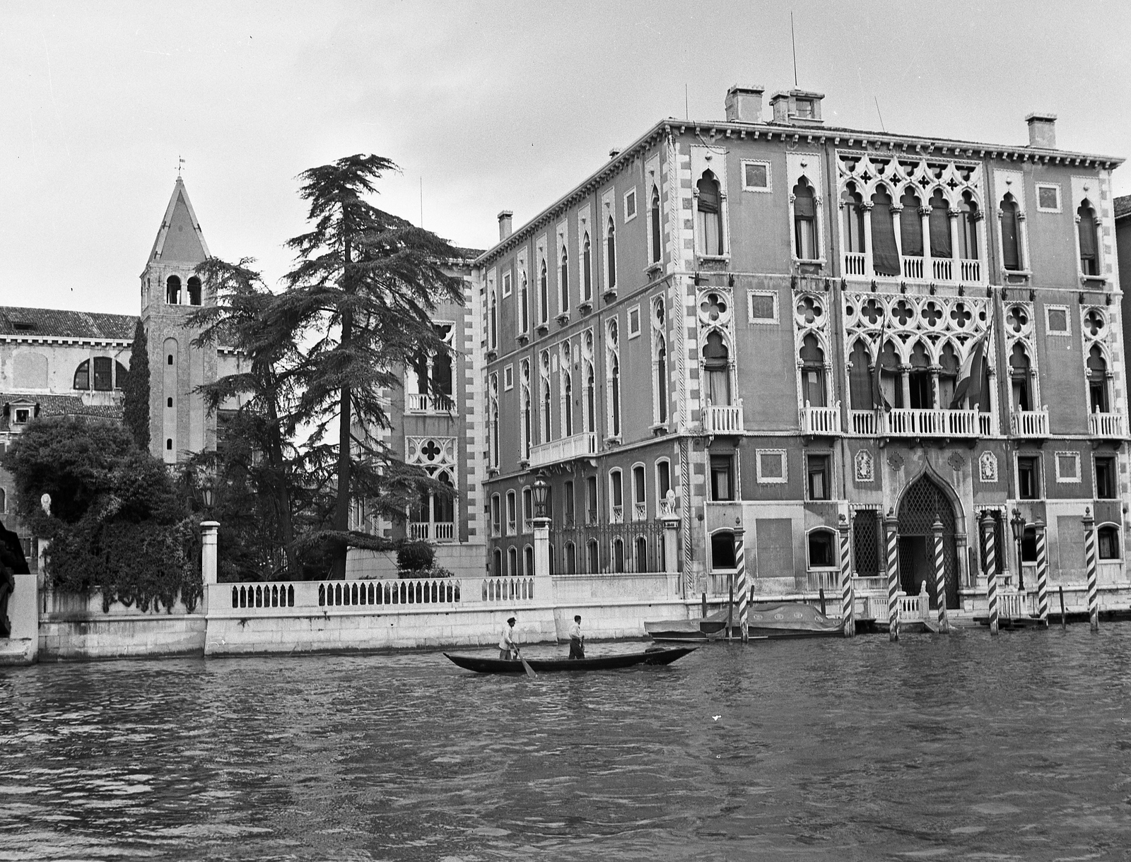 Italy, Venice, Canal Grande, szemben a Palazzo Cavalli-Franchetti., 1938, Ormos Imre Alapítvány, Ormos Imre, rowing boat, Fortepan #173126
