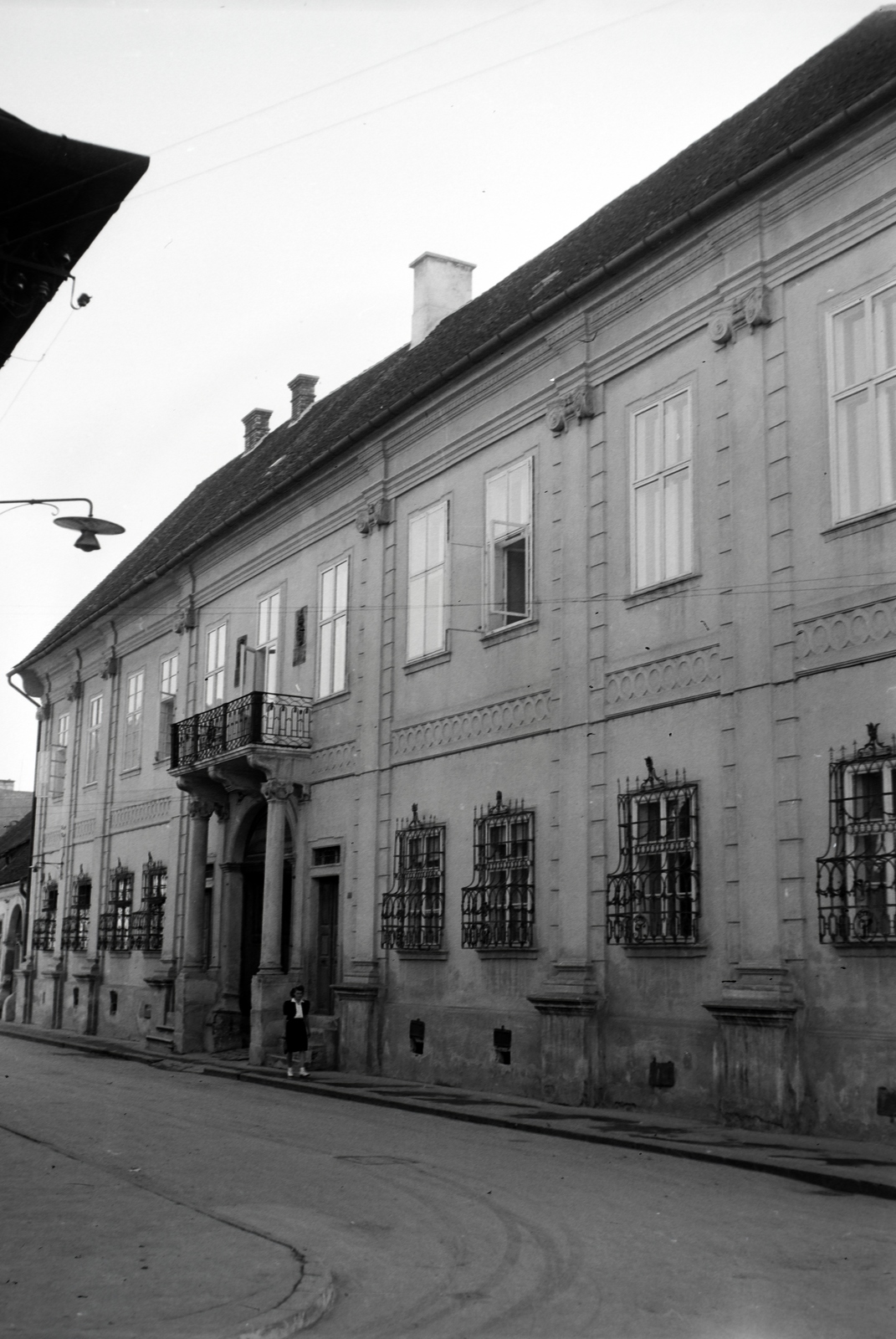 Romania,Transylvania, Cluj-Napoca, Király utca (Strada Ion I. C. Brătianu) a Minorita utca (Strada Hermann Oberth) felől, a Toldalagi-Korda-palota., 1942, Ormos Imre Alapítvány, Ormos Imre, Fortepan #173308