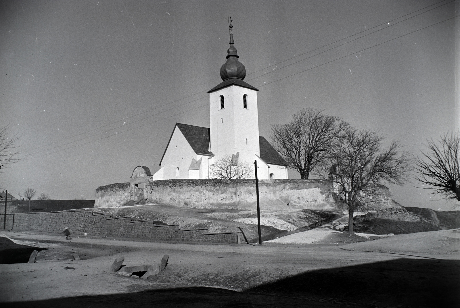 Hungary, Balatonalmádi, Vörösberény (ekkor önálló, ma a város része), Veszprémi út, Református erődtemplom., 1940, Ormos Imre Alapítvány, Ormos Imre, Fortepan #173368