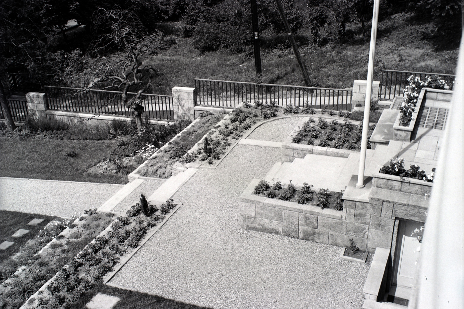 Magyarország, Budapest XI., Ménesi (Nagyboldogasszony) út 57/a, Sándor Károly építész családi háza és kertje., 1942, Ormos Imre Alapítvány, Ormos Imre, Budapest, Fortepan #173412