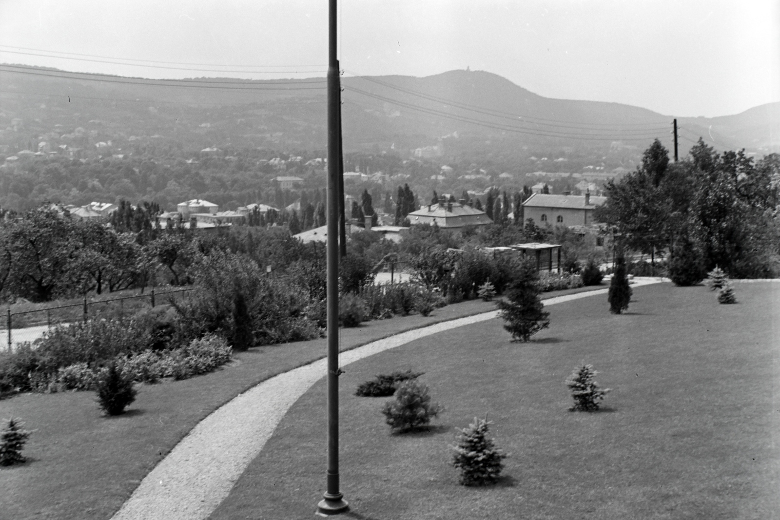 Magyarország, Budapest II., Hankóczy Jenő (Darányi Ignác) utca 17-19. számú ház kertje a János-hegy felé nézve., 1942, Ormos Imre Alapítvány, Ormos Imre, Budapest, Miskolczy László-terv, Fortepan #173442