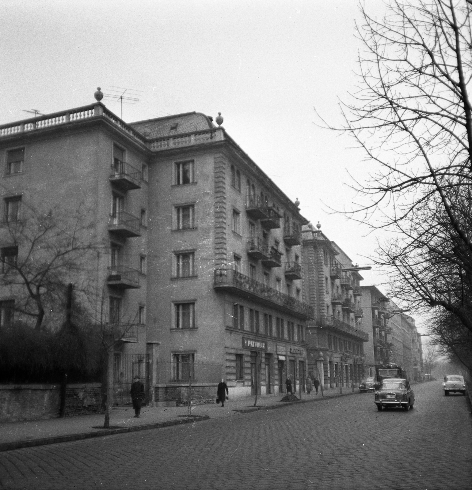 Hungary, Budapest II., Szilágyi Erzsébet fasor a Fogaskerekű végállomása felől a Széll Kálmán (Moszkva) tér irányába nézve., 1965, Kotnyek Antal, Budapest, Fortepan #173488