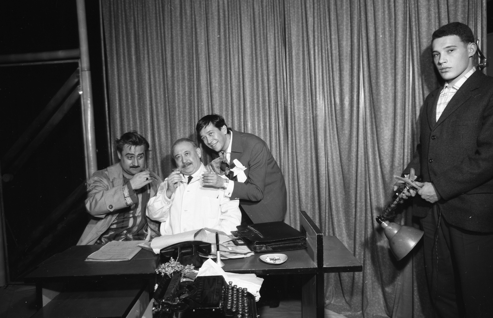 Hungary, Budapest VI., Jókai Színház, Kolozsvári Grandpierre Emil: A ló két oldala című darabjának szereplői: Horváth Gyula, Keleti László, Rozsos István., 1961, Kotnyek Antal, Budapest, Fortepan #173527