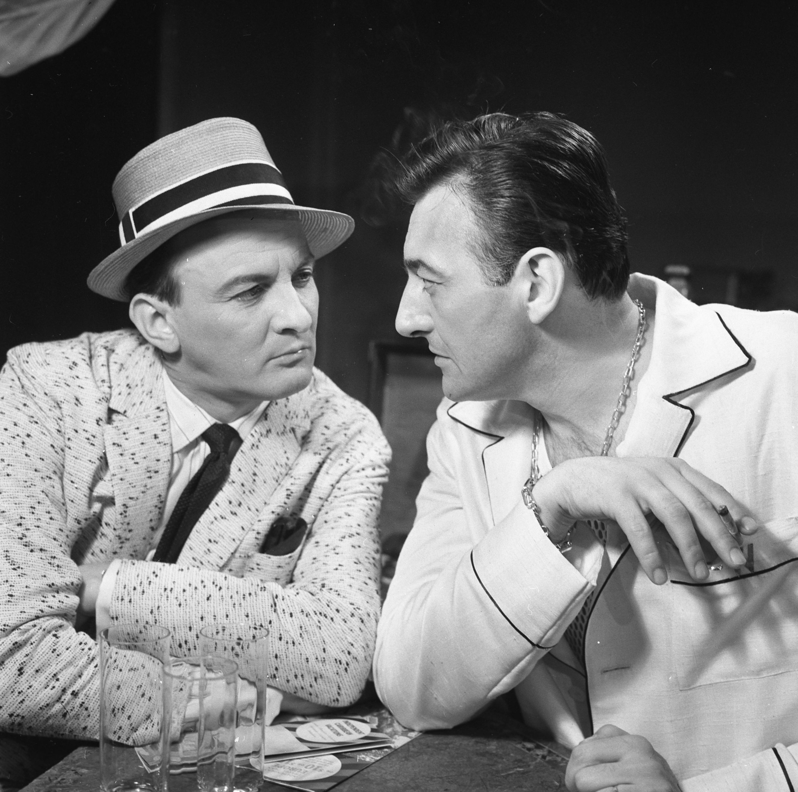 Magyarország, Budapest V., Katona József Színház, Tennessee Williams: Az ifjúság édes madara című darabjának szereplői: Somogyvári Pál és Sinkovits Imre.., 1965, Kotnyek Antal, Budapest, arc profil, nézés, Fortepan #173533