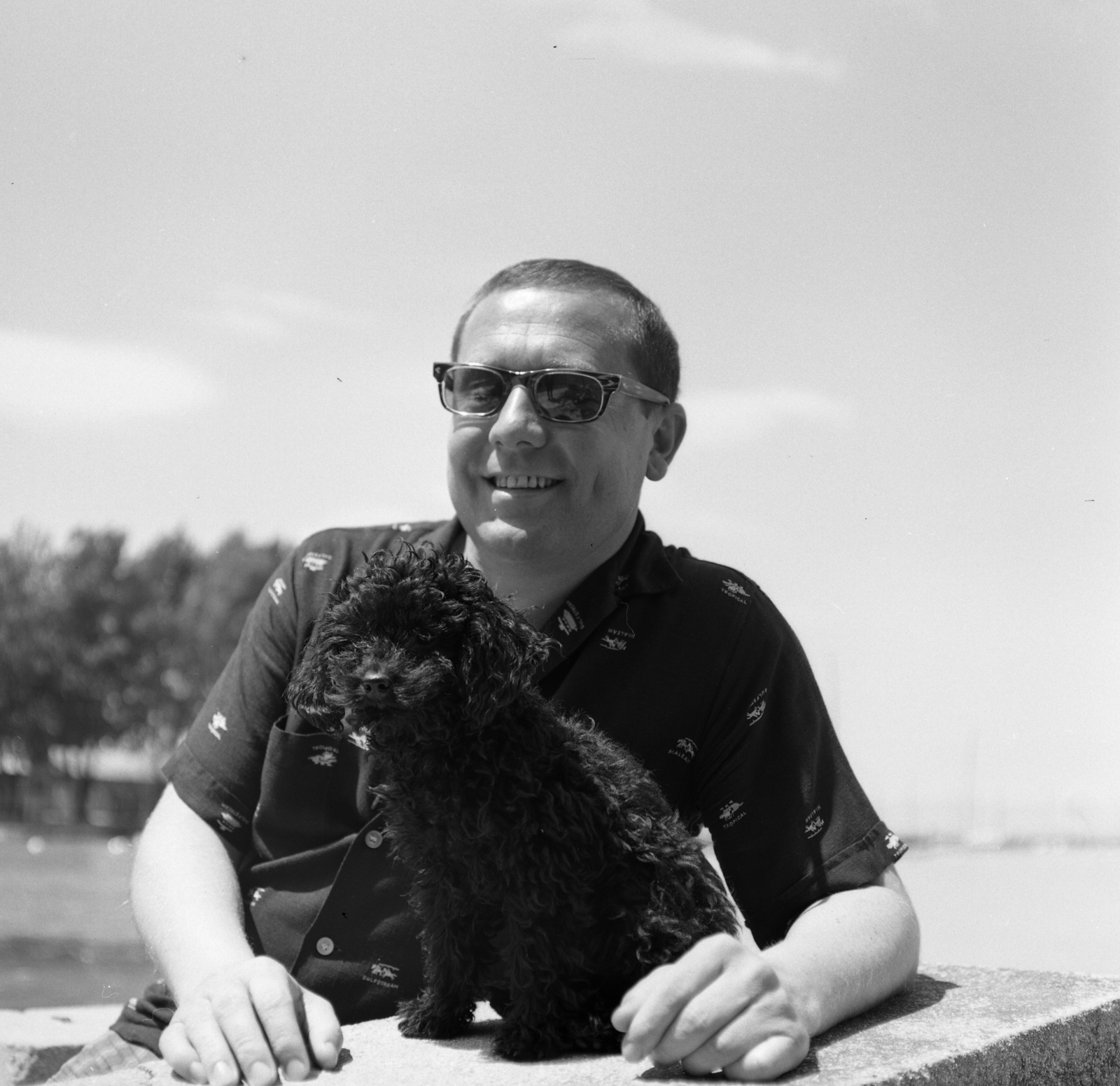 Hungary,Lake Balaton, Siófok, kikötő, Kállai Ferenc színművész., 1965, Kotnyek Antal, dog, shades, celebrity, Fortepan #173545