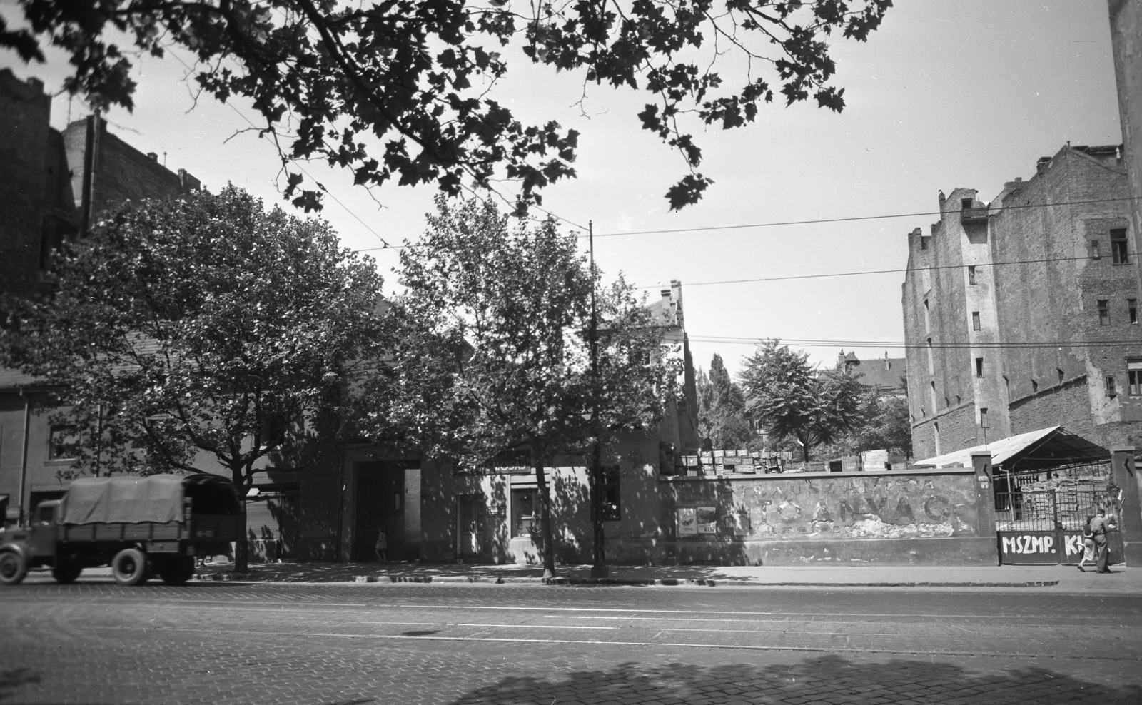 Magyarország, Budapest XI., Bartók Béla út 3-7. (ekkor 3., 5., 7.)., 1958, Kotnyek Antal, graffiti, Budapest, Fortepan #173592
