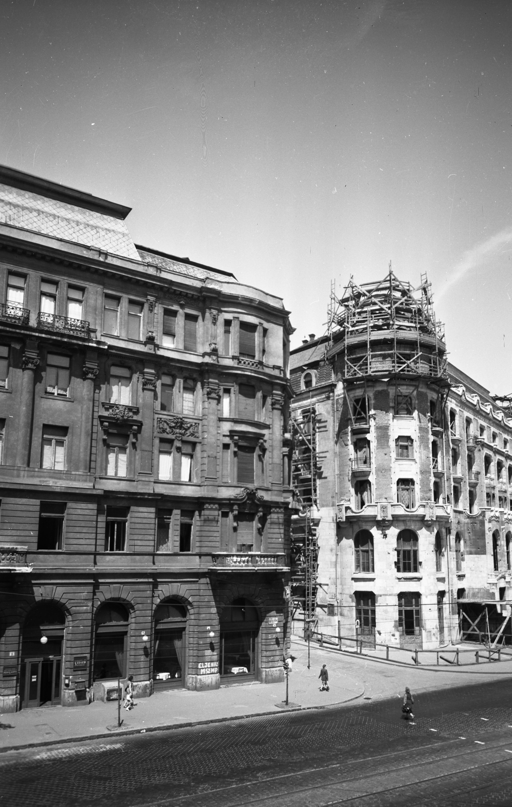 Hungary, Budapest XI., Bartók Béla út 1., jobbra a Kemenes utca és a Gellért Szálló., 1958, Kotnyek Antal, scaffolding, Budapest, crosswalk, Fortepan #173600