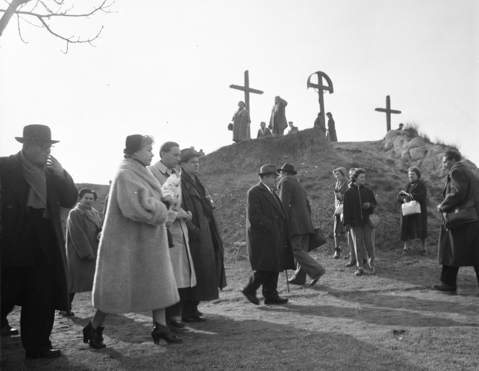 Magyarország, Eger, a felvétel a vár Szép bástyáján / a Kálvária dombon készült, balra világos kabátban Inna Makarova és Borisz Csirkov szovjet színművészek., 1959, Kotnyek Antal, kálvária, Fortepan #173652