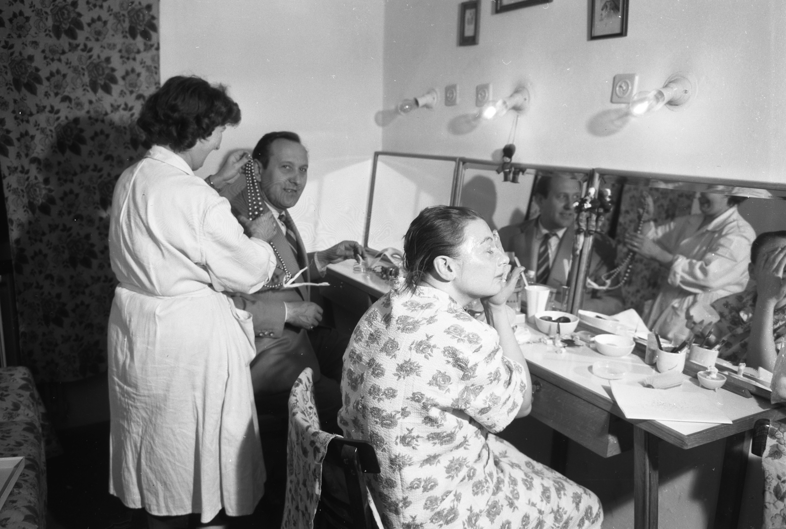 Hungary, Bessenyei Ferenc színművész., 1965, Kotnyek Antal, dressing table, tiring-room, Fortepan #173667