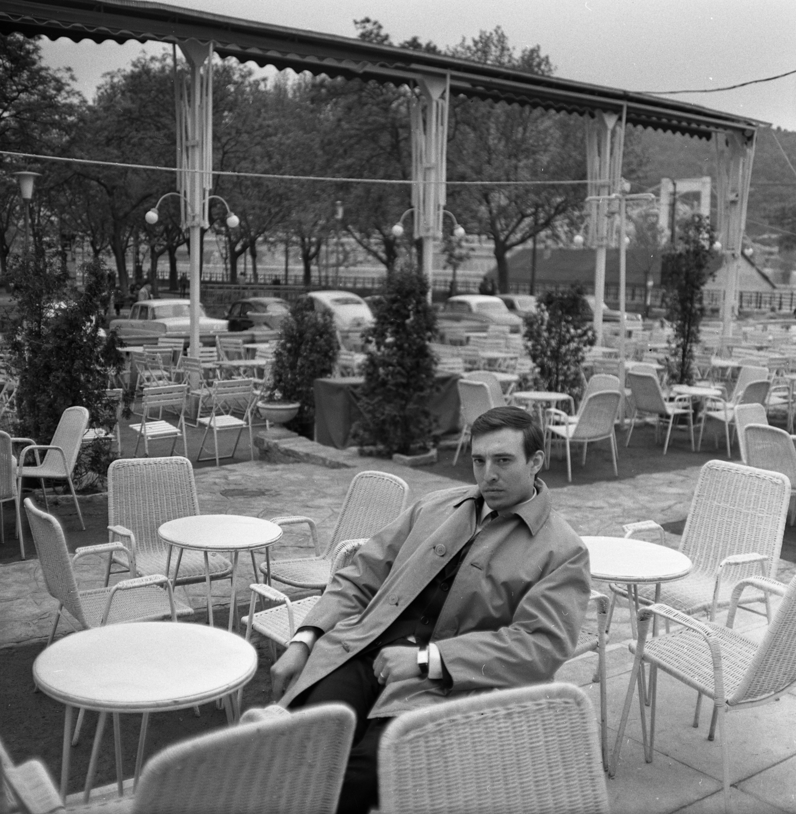 Hungary, Budapest V., Dunakert a Duna Szálló déli falánál, a Dunakorzó és az Apáczai Csere János utca között. Giacomo Aragall spanyol operaéne­kes., 1965, Kotnyek Antal, Budapest, Fortepan #173738