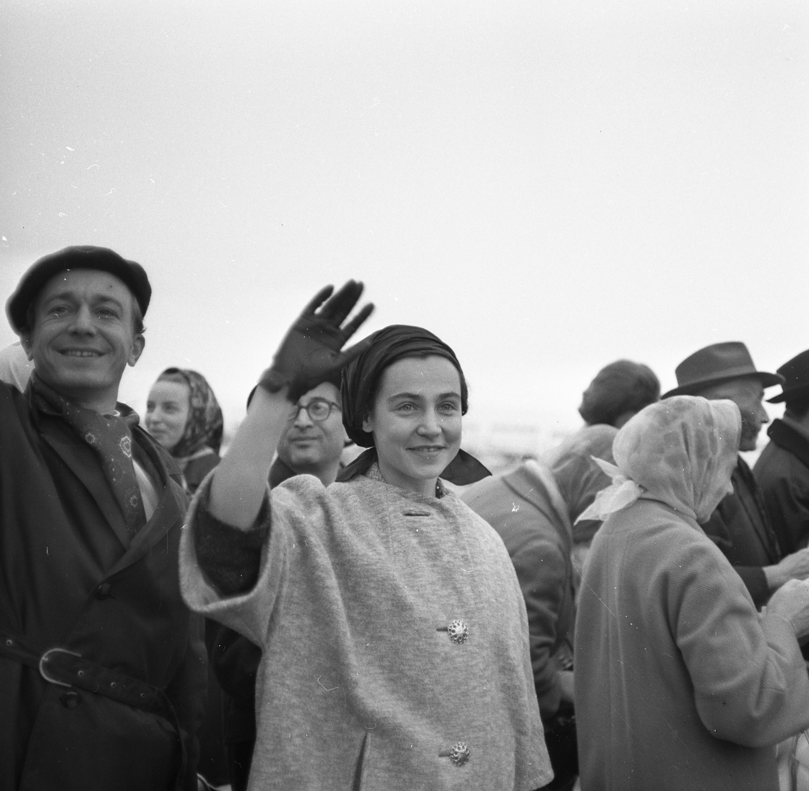 Hungary, Ferihegy (now - Ferenc Liszt) International Airport, Budapest XVIII., a felvétel a Magyar Állami Operaház balett társulatának Kairóba történő utazásakor készült., 1964, Kotnyek Antal, Budapest, Fortepan #173745