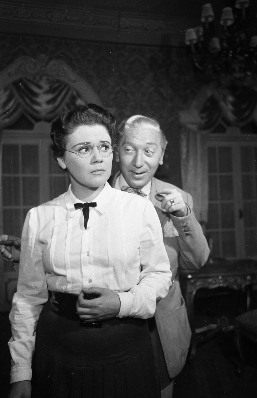 Hungary, Budapest VI., Paulay Ede u. 35., Jókai Színház (később Újszínház). Rákosi Mária és Csákányi László színművészek, Szomory Dezső "Györgyike, drága gyermek" című darabjában., 1957, Kotnyek Antal, Budapest, celebrity, Fortepan #173786