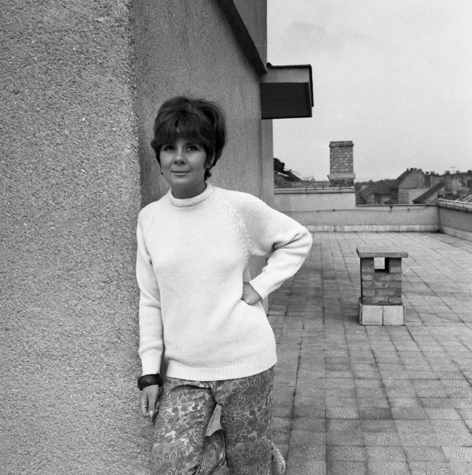 Magyarország, Budapest VII., Bajza utca 1., Garzonház, tetőterasz, Ruttkai Éva színművésznő., 1965, Kotnyek Antal, Budapest, Fortepan #173848