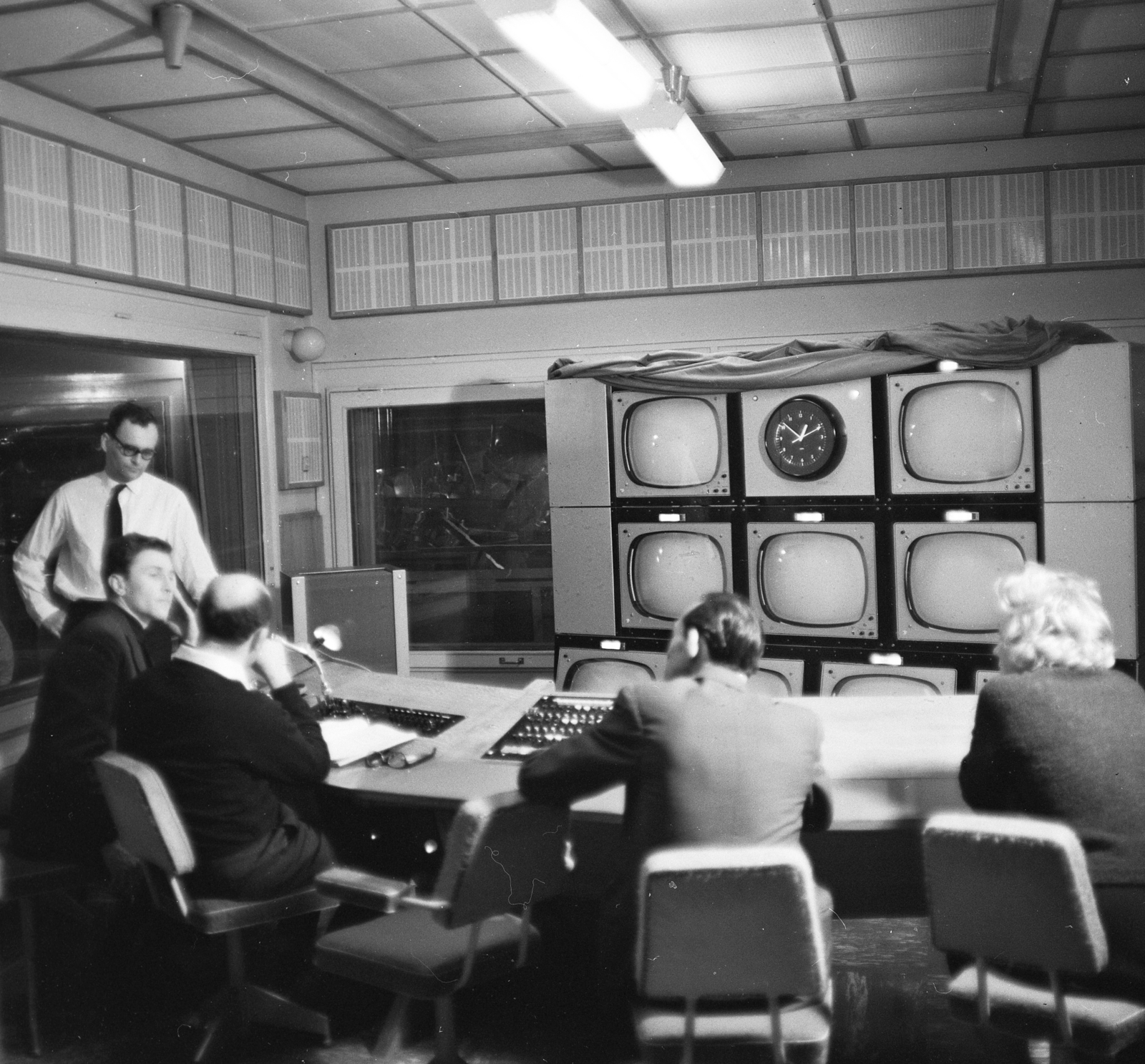 Hungary, Budapest V., MTV, a stúdió feletti rendezőfülke, Szophoklész: Antigoné című drámájából készült tévéjáték (rendező Vámos László) felvétele idején., 1965, Kotnyek Antal, Budapest, Fortepan #173891