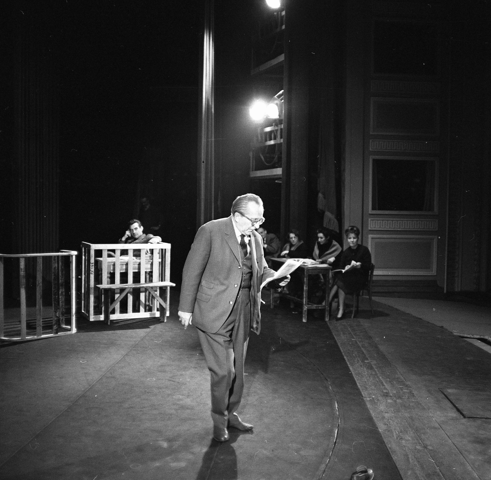 Hungary, Budapest XIII., Szent István körút, Vígszínház. Vercors: Zoo avagy az emberbarát gyilkos című ko­média próbája. Páger Antal színművész., 1964, Kotnyek Antal, Budapest, Fortepan #173968