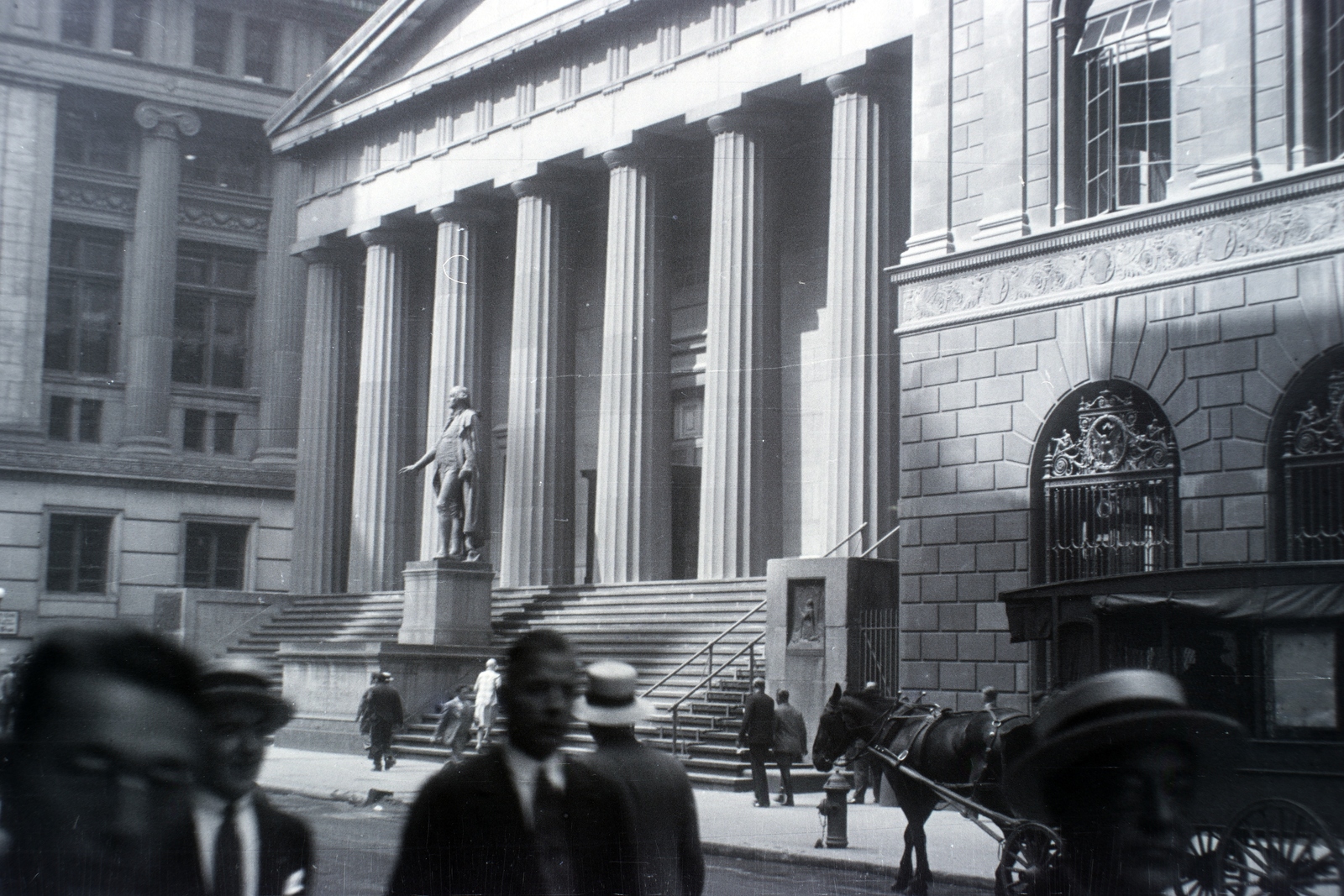 USA, New York, Wall Street 26., Federal Hall, előtte George Washington szobra., 1929, Aszódi Zoltán, Fortepan #174005