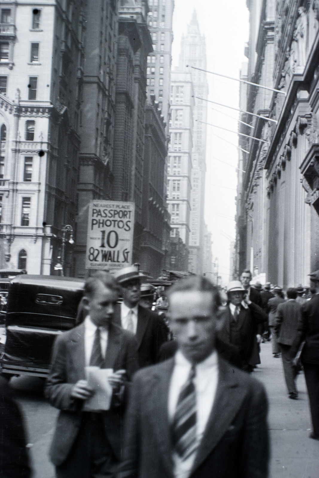 USA, New York, Broadway a Wall Street torkolatától nézve, szemben balra a Woolworth Building (Broadway 233.), 1929, Aszódi Zoltán, photography, Fortepan #174007