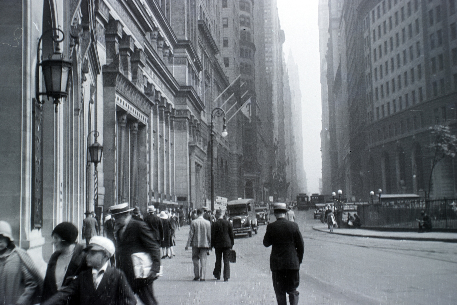 USA, New York, a Broadway a Battery Place - State Street saroktól nézve. Balra az 5-ös szám, később a The Berkshire Bank épülete., 1929, Aszódi Zoltán, Fortepan #174009