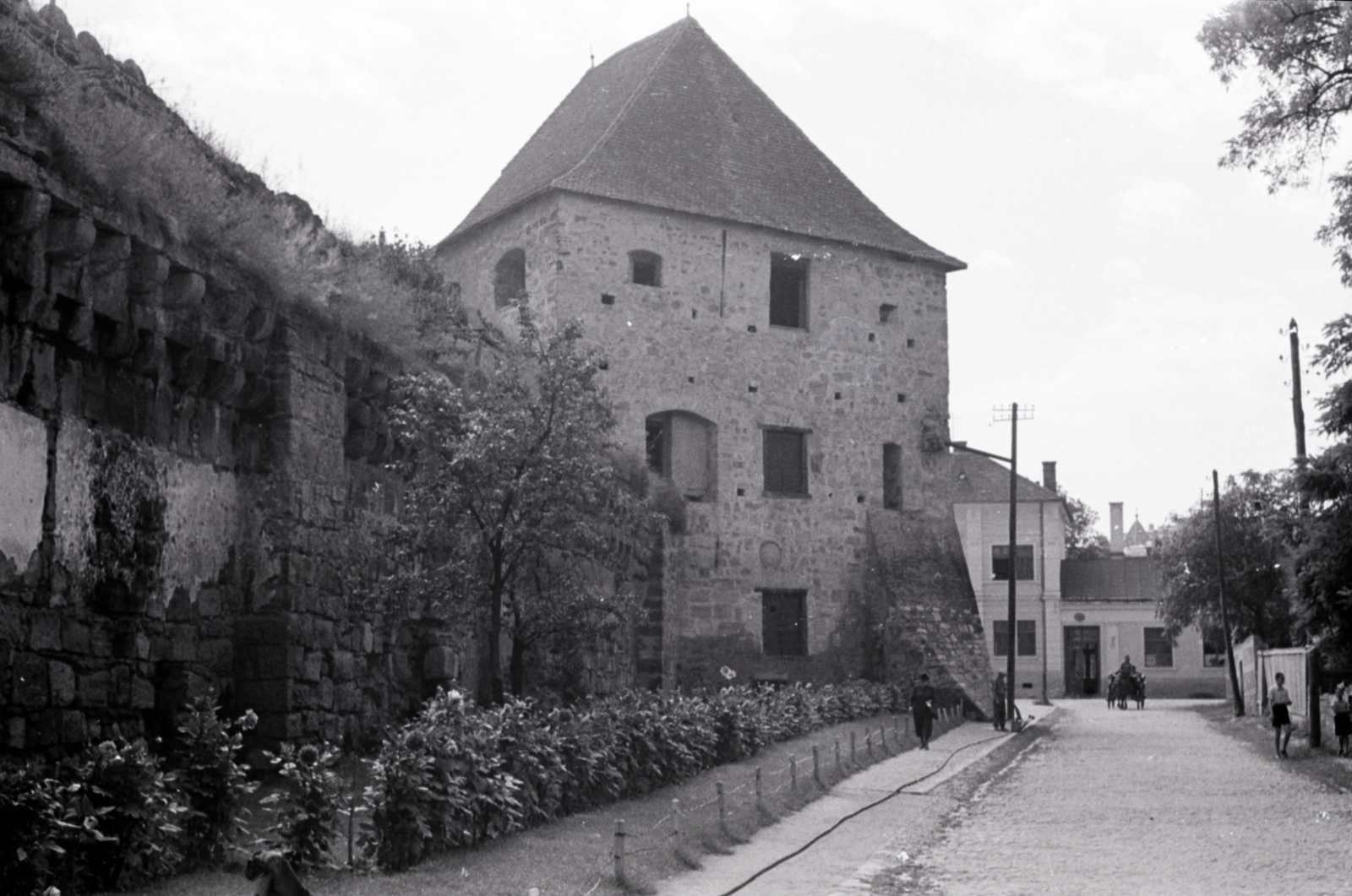 Románia,Erdély, Kolozsvár, Bethlen utca, a Szabók bástyája (Bethlen-bástya) a Farkas utca saroktól nézve., 1941, Aszódi Zoltán, terméskő, Fortepan #174082