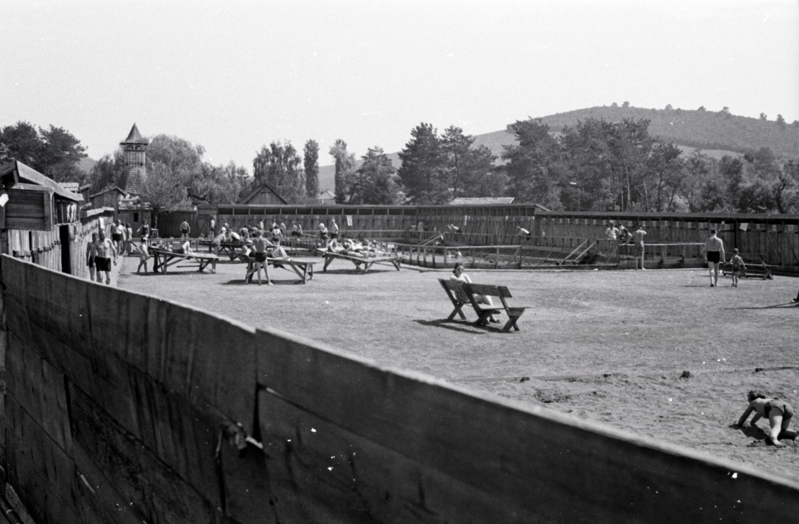 Romania,Transylvania, Sângeorgiu de Mureș, strand., 1941, Aszódi Zoltán, beach, deck chair, changing cabin, bench, Fortepan #174090