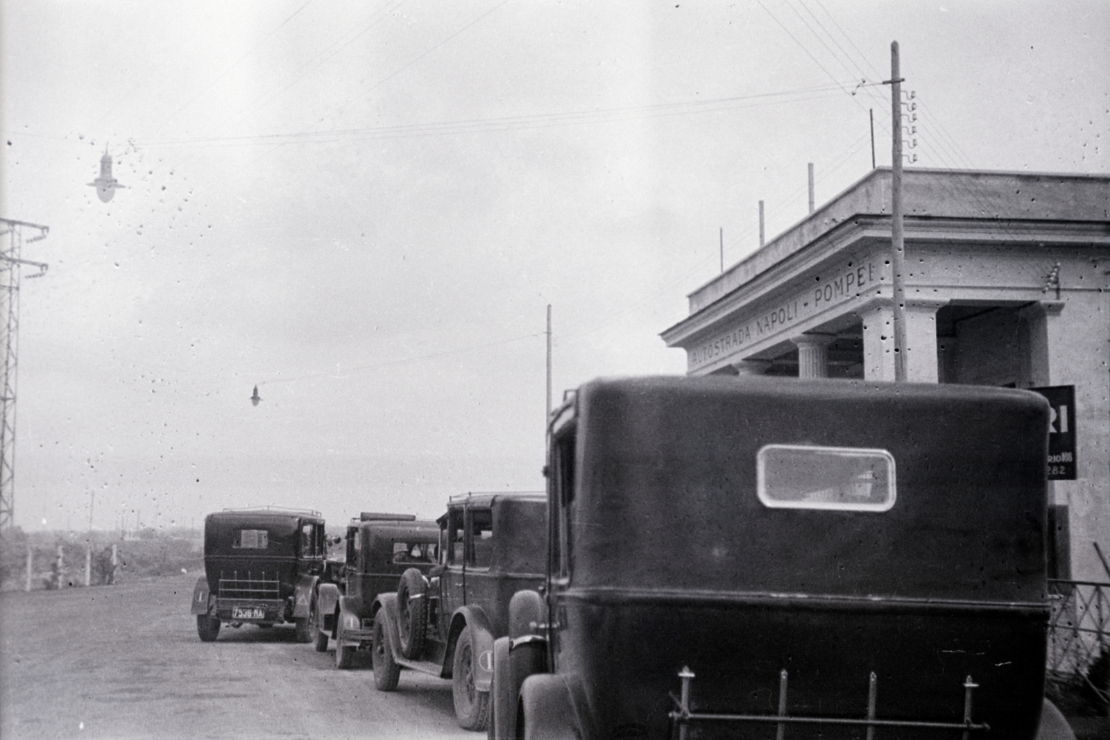 Italy, Naples, a Nápoly - Pompei autósztráda belépőállomása., 1936, Aszódi Zoltán, back, automobile, Fortepan #174120
