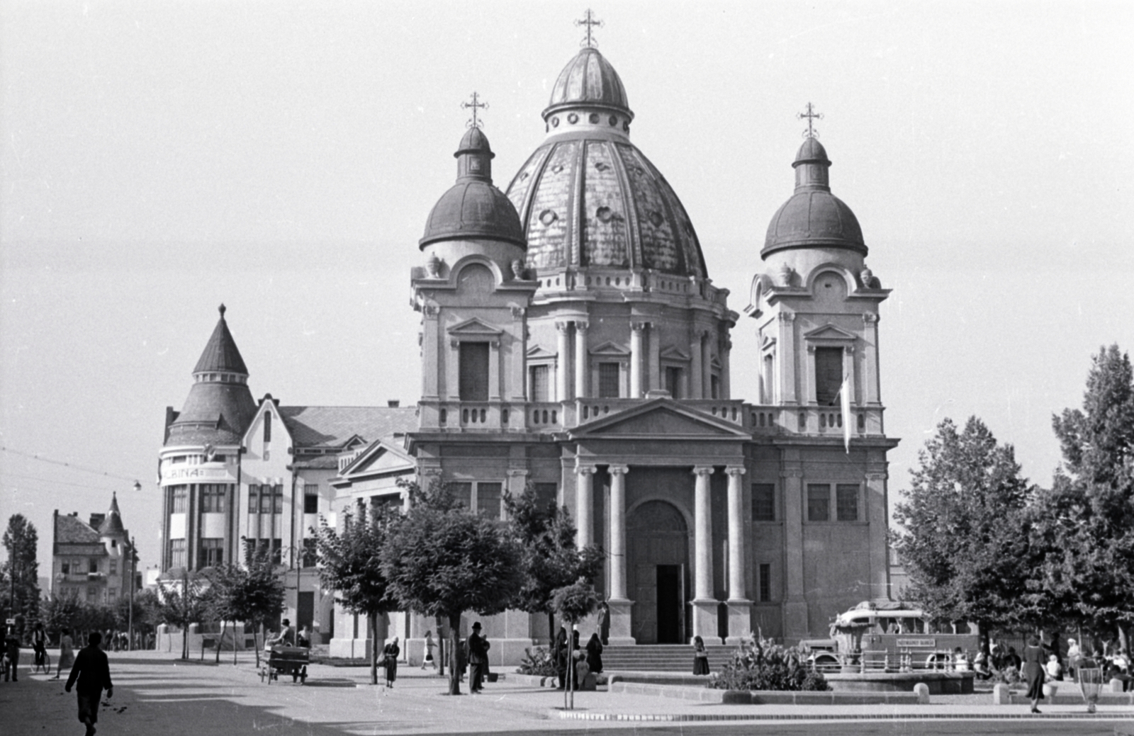 Romania,Transylvania, Târgu Mureș, Gyözelem tér (Piața Victoriei, ekkor Ugron Gábor tér), görögkatolikus templom., 1941, Aszódi Zoltán, greek catholic church, Fortepan #174124