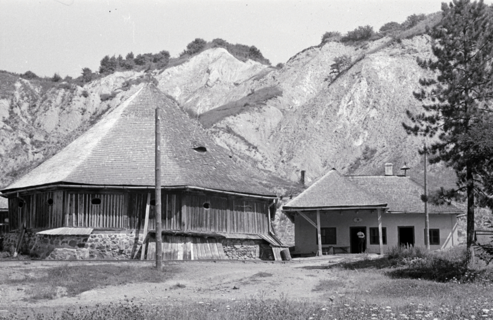 Romania,Transylvania, Praid, sósziklák és bányalejárat., 1941, Aszódi Zoltán, Fortepan #174126