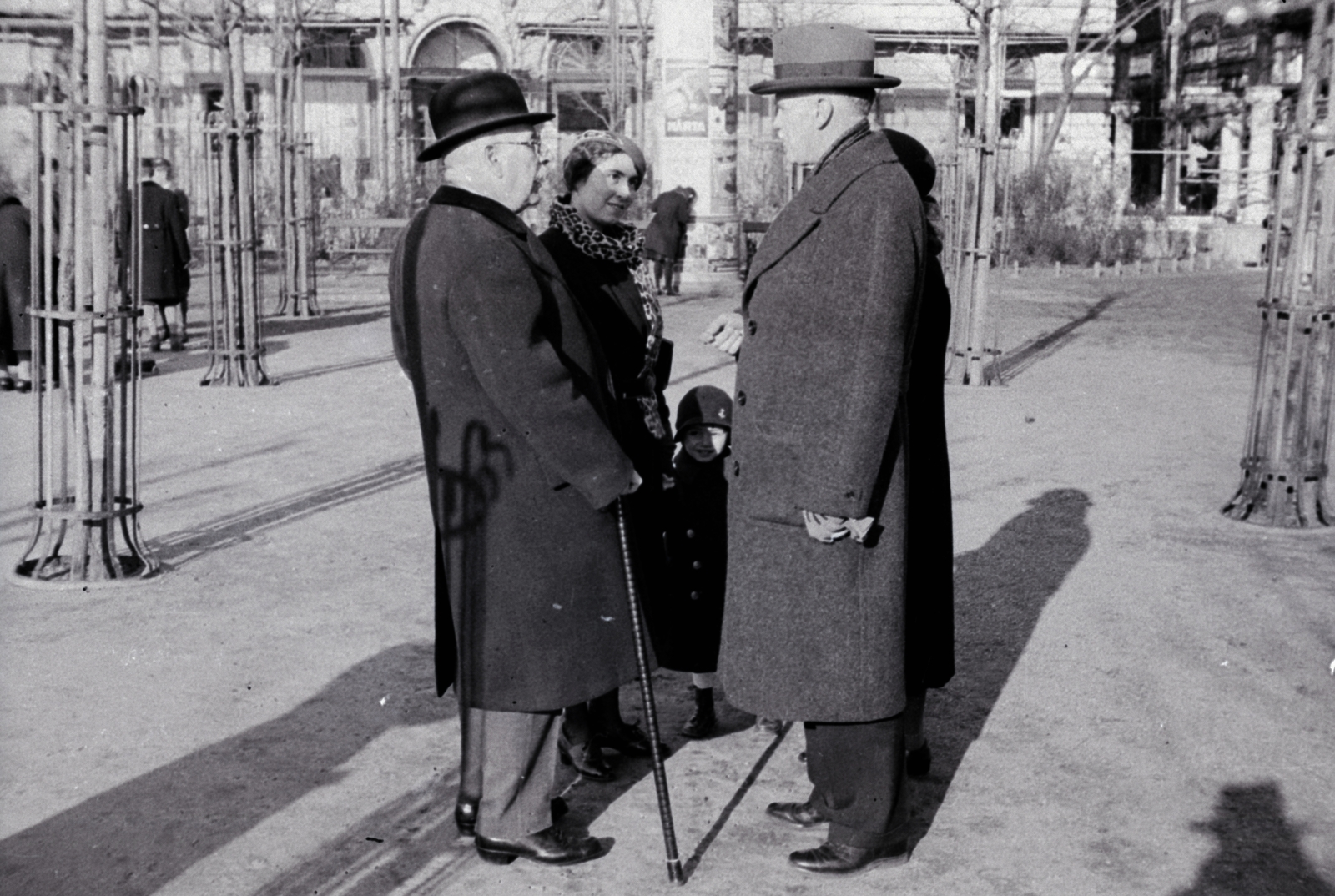 Magyarország, Budapest V., Petőfi tér, háttérben jobbra az Apáczai Csere János (Mária Valéria) utca, szemben a Carlton Hotel., 1936, Aszódi Zoltán, Budapest, Fortepan #174193