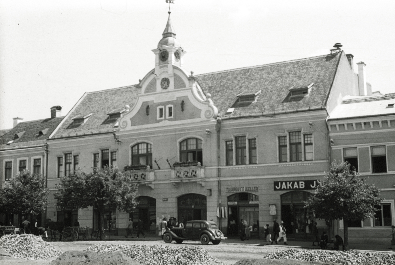 Romania,Transylvania, Reghin, Piaţa Petru Maior (ekkor Horthy Miklós tér), Városháza., 1941, Aszódi Zoltán, Fortepan #174205