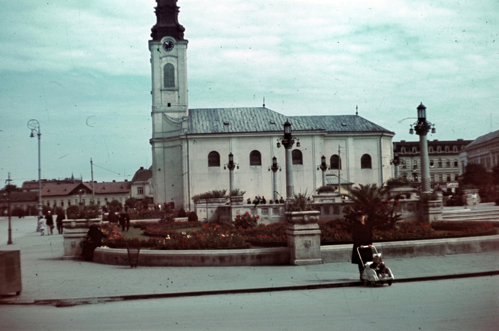 Romania,Transylvania, Oradea, Szent László tér (Piata Unirii), Szent László-templom., 1941, Aszódi Zoltán, colorful, Fortepan #174206