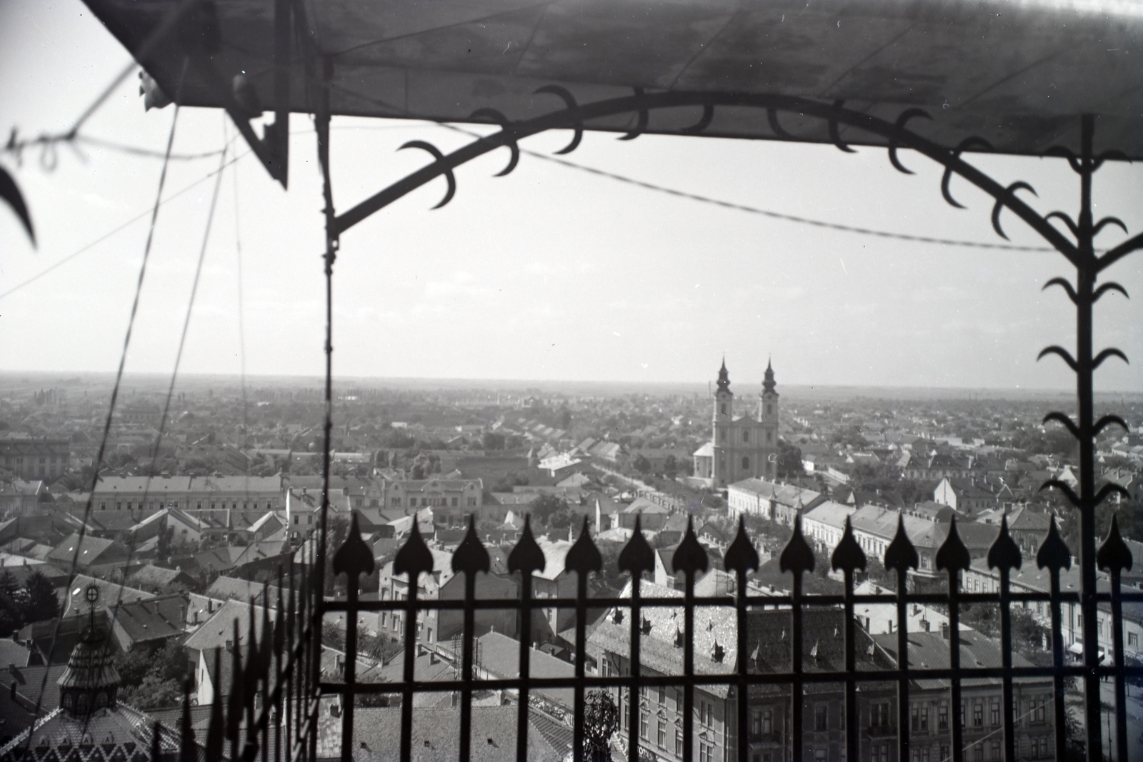 Szerbia, Szabadka, kilátás a Városháza tornyából a Deák utca (ulica Matka Vukovića) és a Szent Teréz-székesegyház felé., 1942, Előd Erika, templom, Fortepan #174285