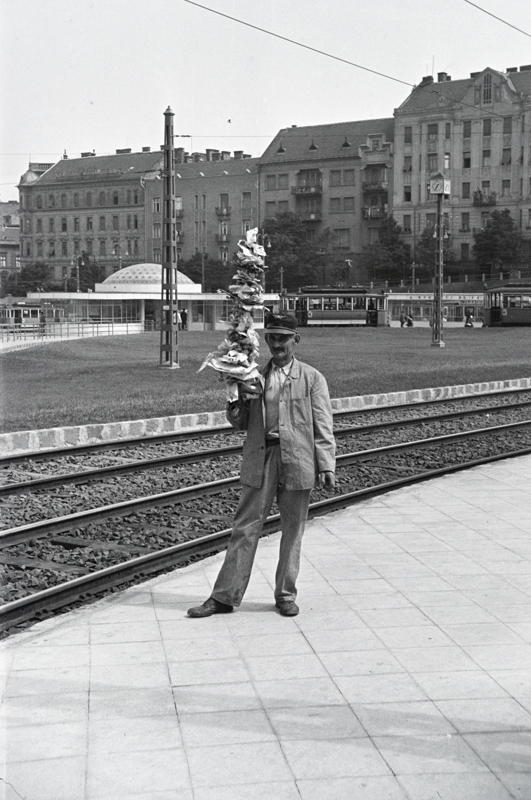 Hungary, Budapest II., Széll Kálmán tér, háttérben a Vérmező út épületei., 1941, Kellner Ludwig, Budapest, Fortepan #174339