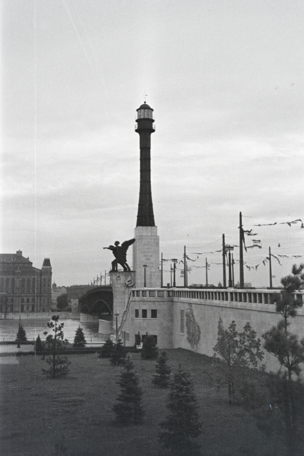 Magyarország, Budapest IX.,Budapest XI., Petőfi (Horthy Miklós) híd budai hídfő, Haditengerészeti Hősi Emlékmű., 1940, Kellner Ludwig, Budapest, Fortepan #174350