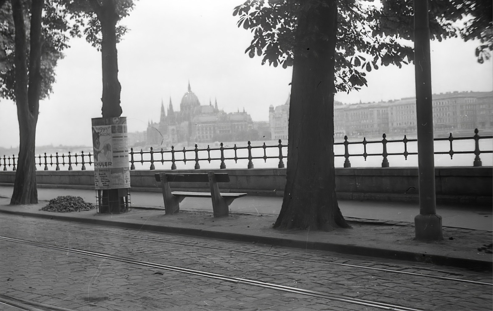 Magyarország, Budapest V.,Budapest I., Bem (Margit) rakpart a Parlament felé nézve., 1940, Kellner Ludwig, Budapest, Fortepan #174360