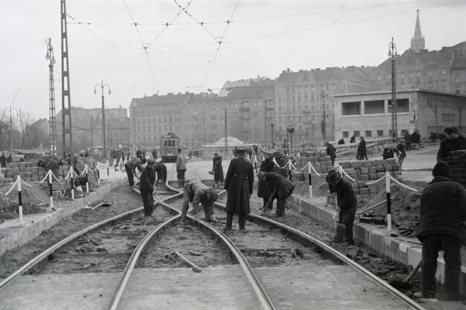 Hungary, Budapest XII.,Budapest I.,Budapest II., Széll Kálmán tér a Széna tér és a Vérmező út felé nézve., 1941, Kellner Ludwig, Budapest, Fortepan #174368