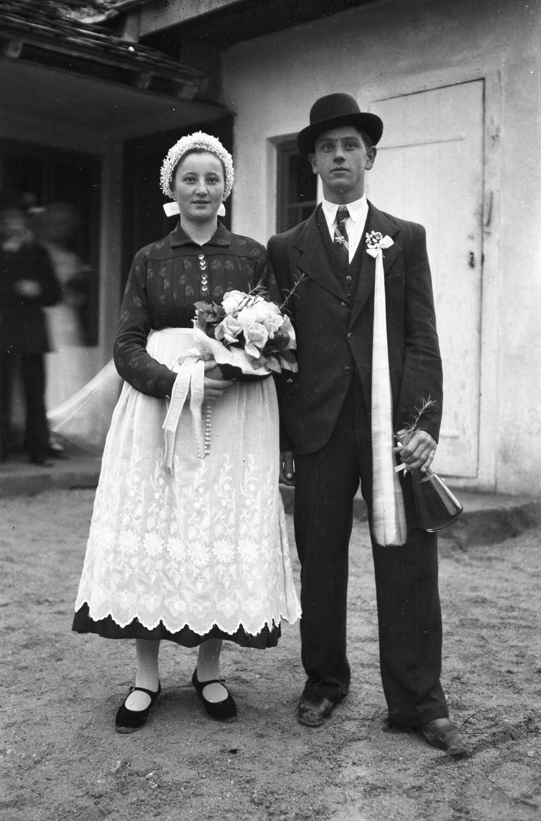 1941, Kellner Ludwig, folk costume, bride, groom, bouquet, Fortepan #174379