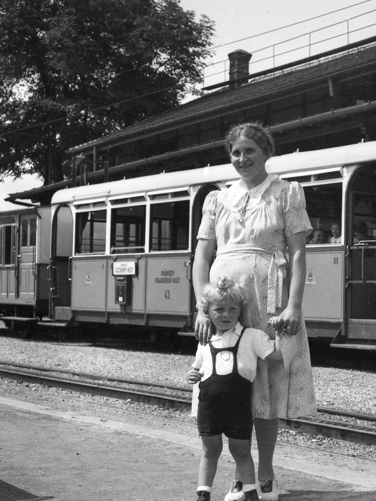 Hungary, Városmajor, Budapest XII., a Fogaskerekű végállomása., 1941, Kellner Ludwig, funicular train, Budapest, Fortepan #174385