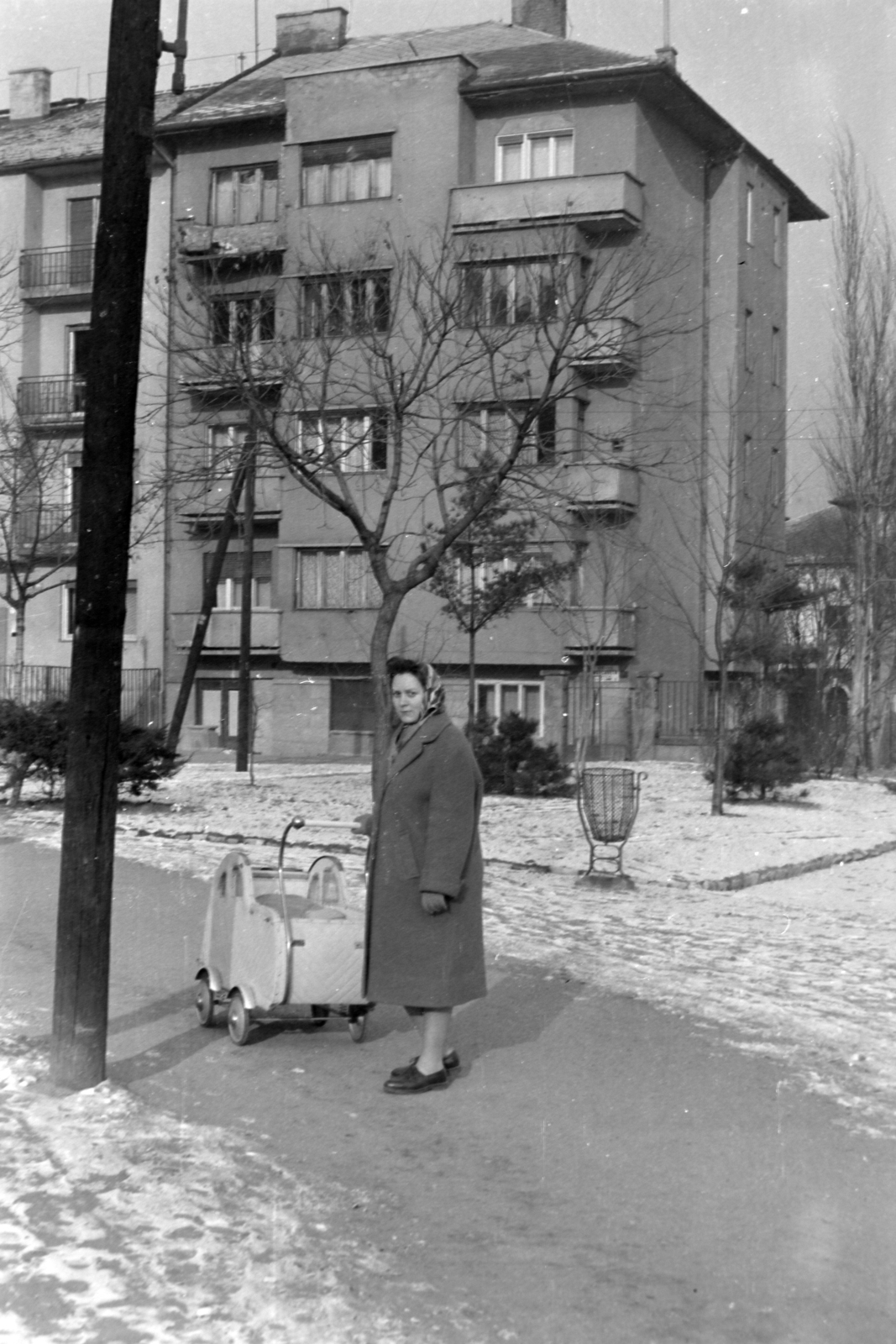 Hungary, Budapest XII., Margaréta utca 5., 1950, Ladinek Viktor, baby carriage, Budapest, Fortepan #174415