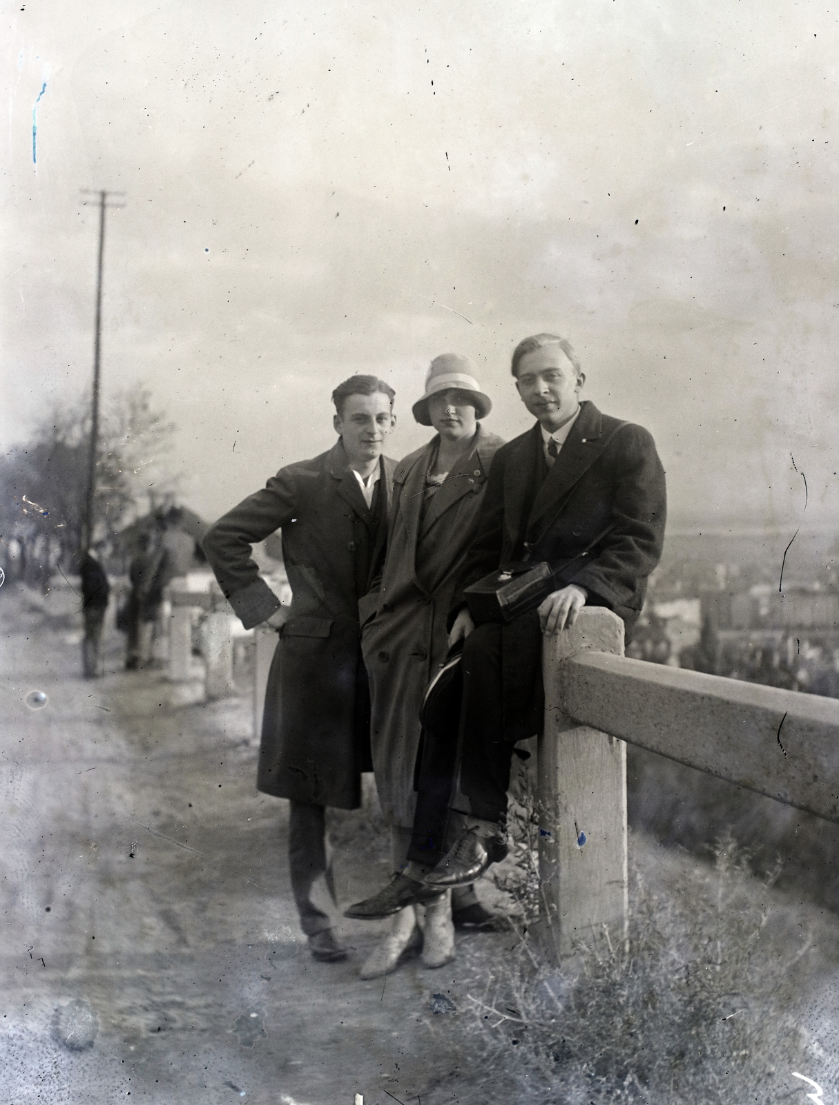 1922, Ladinek Viktor, three people, sitting on a handrail, Fortepan #174436