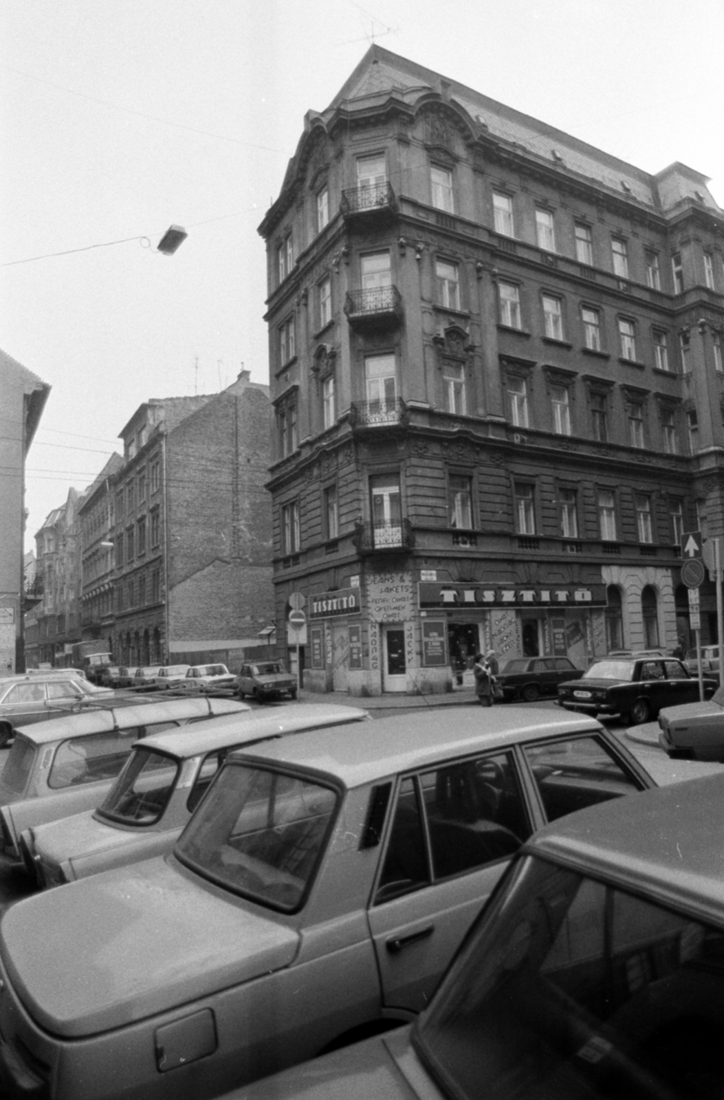 Hungary, Budapest VII., Wesselényi utca - Akácfa utca sarok, a Dohány utca felé nézve., 1980, Péterffy István, Trabant-brand, Wartburg-brand, Budapest, Fortepan #174469