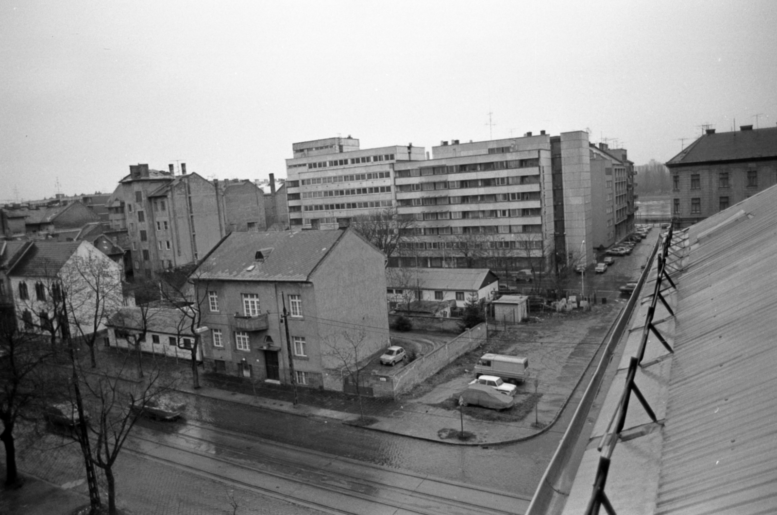 Hungary, Budapest II., kilátás a Bécsi út 8. számú házból, jobbra a Lukács utca., 1980, Péterffy István, Budapest, Fortepan #174474