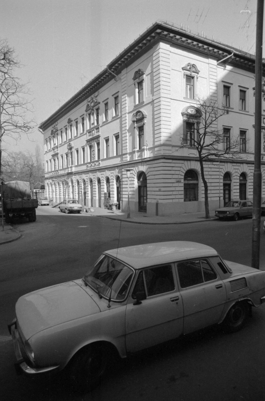 Hungary, Budapest X., Állomás utca, szemben a Füzér utca., 1980, Péterffy István, Skoda-brand, Budapest, Fortepan #174477