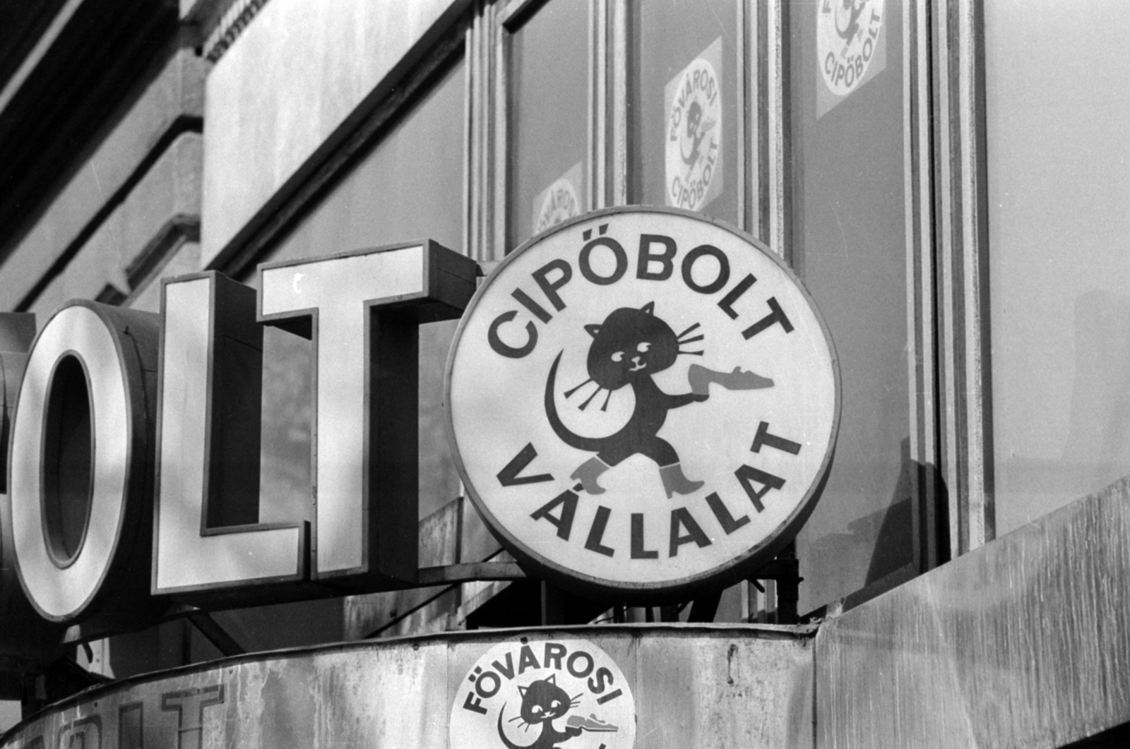 Hungary, Budapest XIII., Szent István körút 28., 1988, Péterffy István, shoe store, Budapest, Fortepan #174498