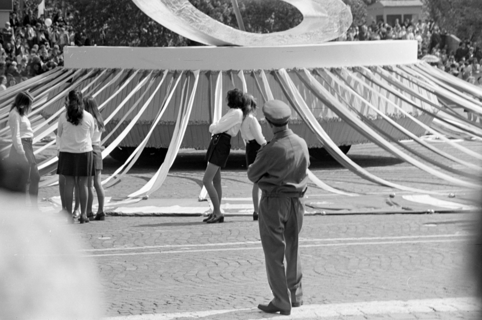 Hungary, Budapest XIV., Ötvenhatosok tere (Felvonulási tér), május 1-i felvonulás., 1973, Péterffy István, 1st of May parade, Budapest, Fortepan #174526