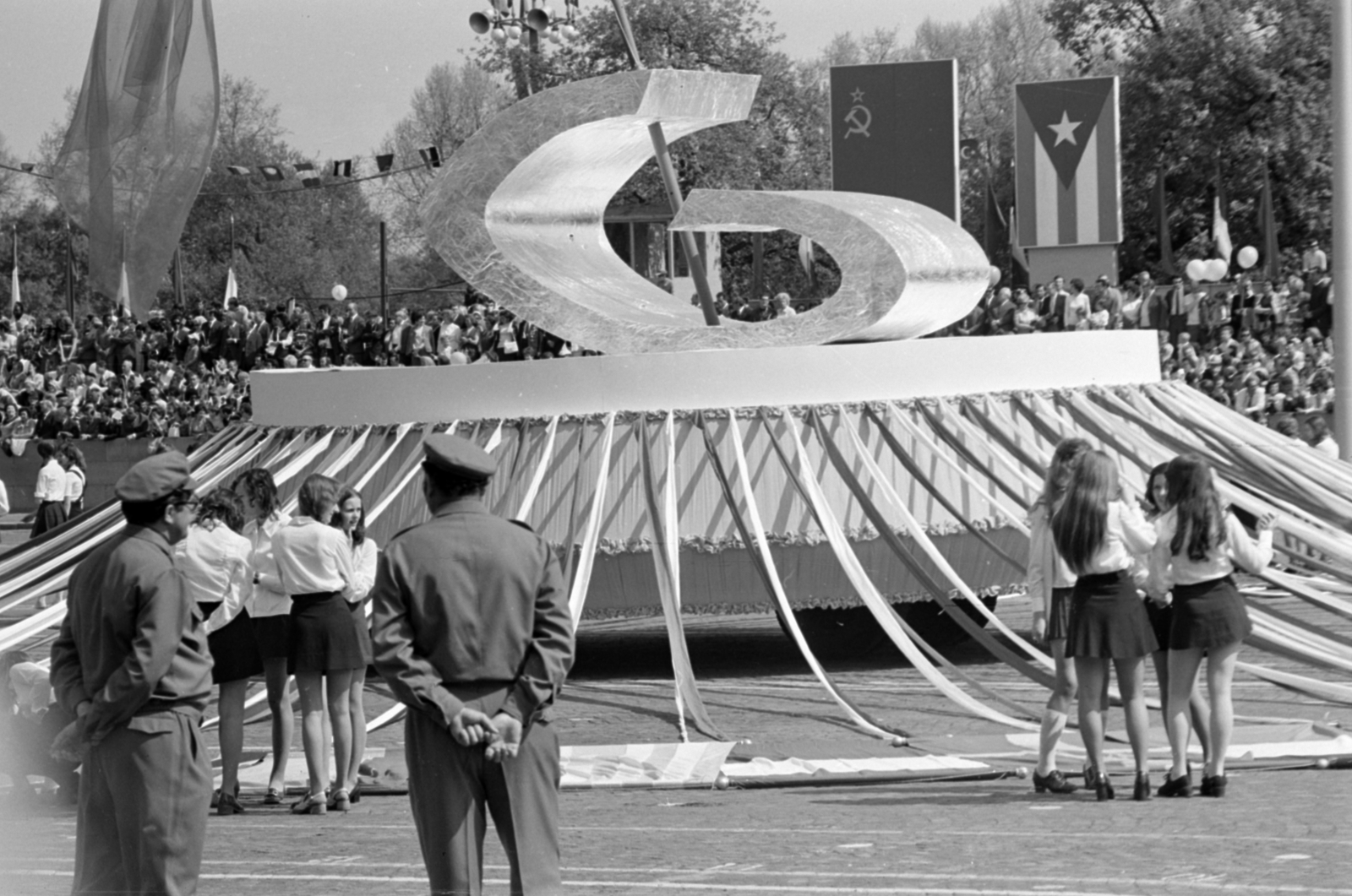 Hungary, Budapest XIV., Ötvenhatosok tere (Felvonulási tér), május 1-i felvonulás., 1973, Péterffy István, 1st of May parade, Budapest, Fortepan #174527