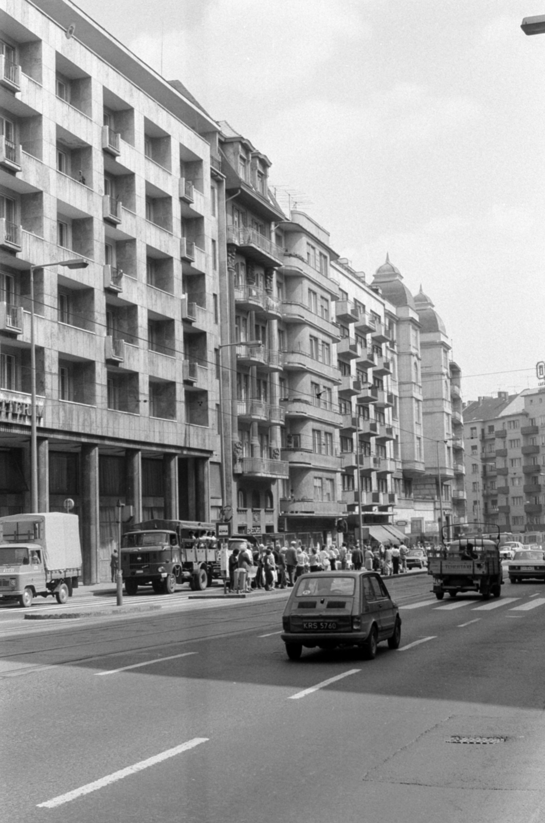 Hungary, Budapest II., Margit körút (Mártírok útja) páratlan oldalának házsora a Szász Károly utca felől a Bem József utca felé nézve., 1981, Péterffy István, Budapest, Fortepan #174553